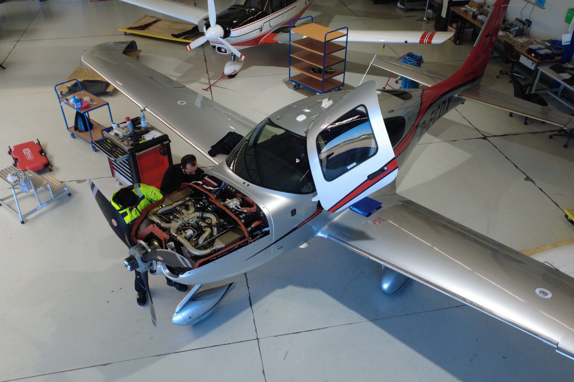 FlyLogic Hangar — Wartung & Avionik
